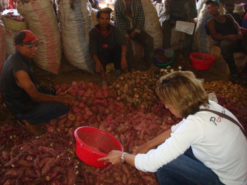 distribution de riz,funky town,madagascar,pokanel