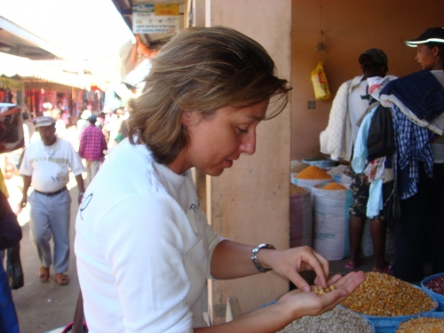 distribution de riz,funky town,madagascar,pokanel