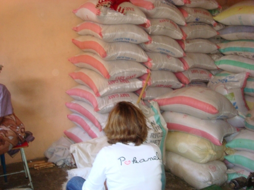 distribution de riz,funky town,madagascar,pokanel